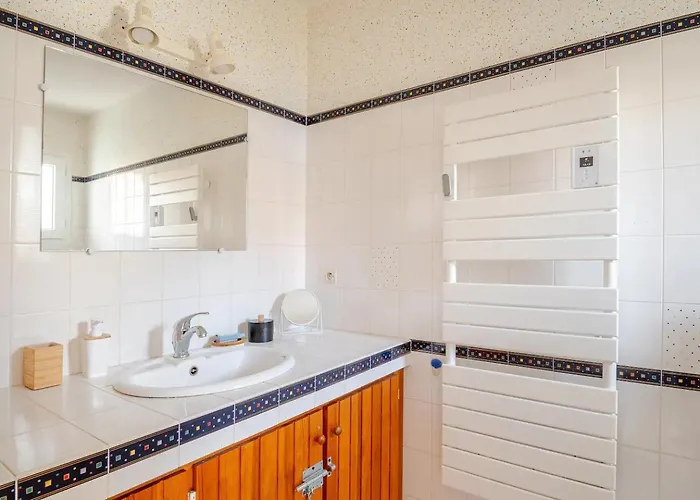 La White House, 8 Personnes/8 Velos + Free Parking Holiday home *